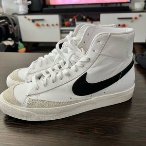Brand new never worn Men’s Nike blazers
